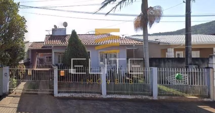 Casa 02 dormitórios bairro Madri - Palhoça / SC