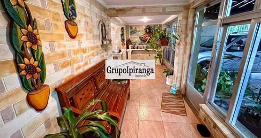 Casa Térrea com churrasqueira, 3 dormitórios, sendo 1 suíte e 6 vagas de garagem