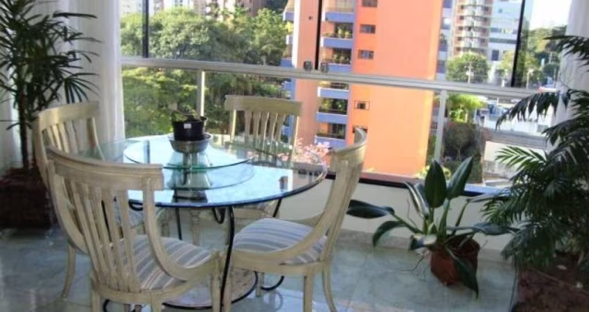 Apartamento com 3 dormitórios, 3 suites e 5 vagas em Moema