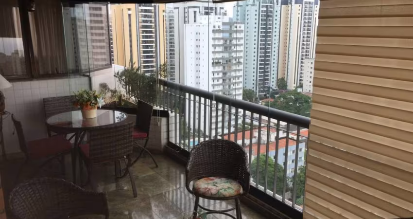 Apartamento á venda em Moema  com 200m² 4dormitório 5 banheiro  4 vagas