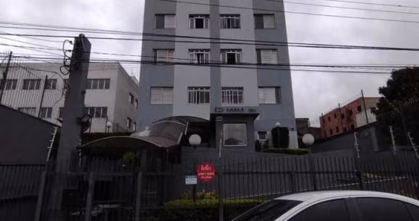 Apartamento todo reformado com 60m quadrados, sala ampla de dois ambientes, cozinha já com armários,