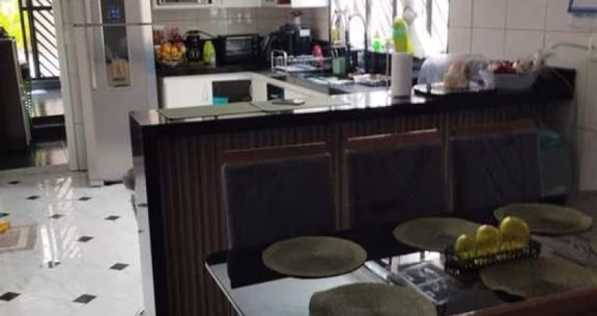 Casa com piscina a venda na Zona Leste