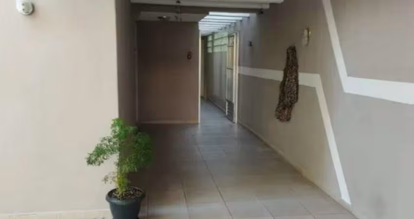 Sobrado á venda na Vila Sônia, com 3 dormitórios, sendo 1 suíte e 3 vagas.