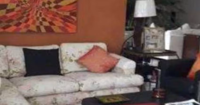Cobertura duplex á venda no Campo Belo, com 4 dormitórios, sendo 3 suítes e 5 vagas.