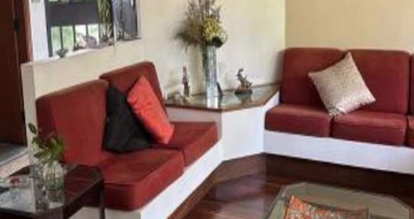 Casa à venda no Pacaembu com 264m² 3 dormitórios 2 suítes 4 banheiros 4 vagas