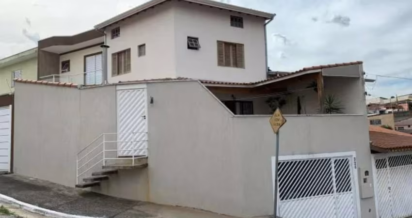 Casa à venda no Parque Maria Domitila com 127m² 3 dormitórios 1 suíte 4 banheiros 4 vagas