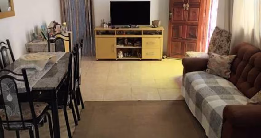Casa grande que foi dividida em duas, com terreno de 430 m2