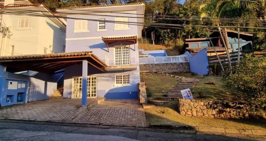 Casa a venda em condomínio Fechado próximo a Cantareira