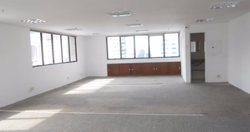 Conjunto comercial com 2 vagas, 90m² para alugar no Campo Belo