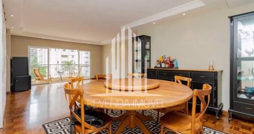Apartamento Alto Padrão de 158m² com 3 Suítes e 2 Vagas à Venda em Moema