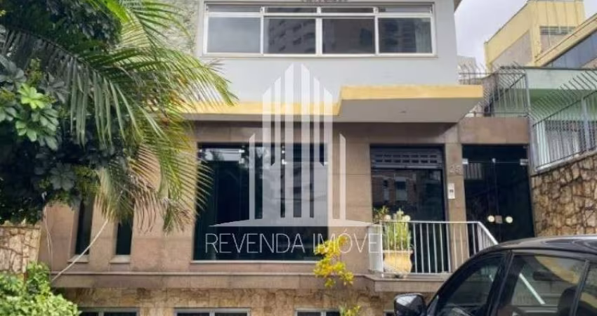 Conjunto Comercial de Alto Padrão na Vila Prudente, São Paulo-SP: 5 Salas, 13 Banheiros, 5 Vagas de Garagem e 700m² de Área!