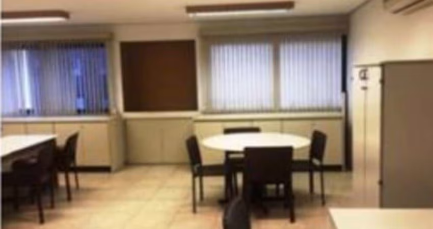 Sala Comercial à venda na Vila Mariana - SP, Com Vaga de Garagem e Manobrista.