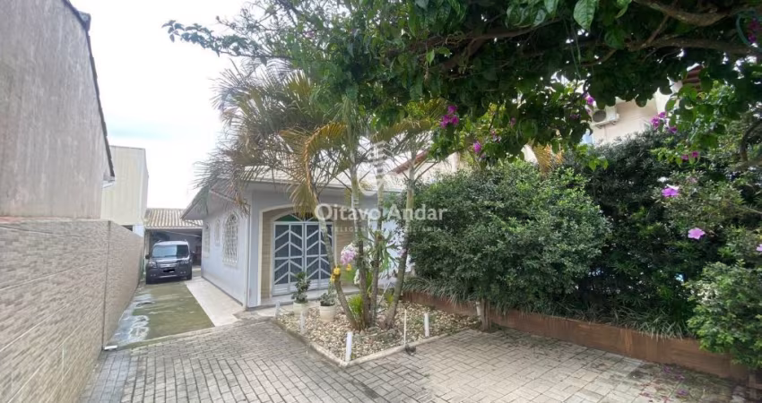 Casa à Venda com 3 quartos, 2 banheiros, 3 vagas e 130m² por R$ 728.000