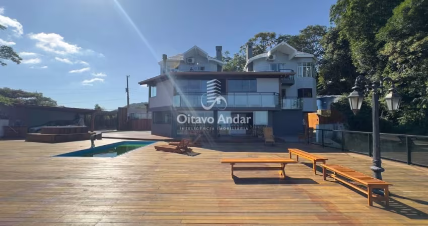Casa à Venda com 4 quartos, 5 banheiros, 4 vagas e 400m² por R$ 7.900.000