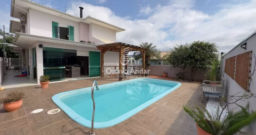 Casa à Venda com 5 quartos, 5 banheiros, 2 vagas e 300m² por R$ 1.030.000