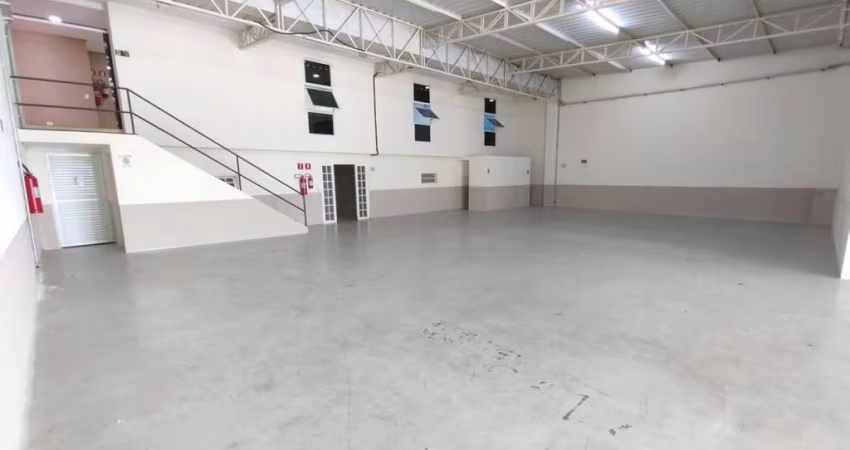 Aluga-se Galpão 400m2 jardim vitória- Embu