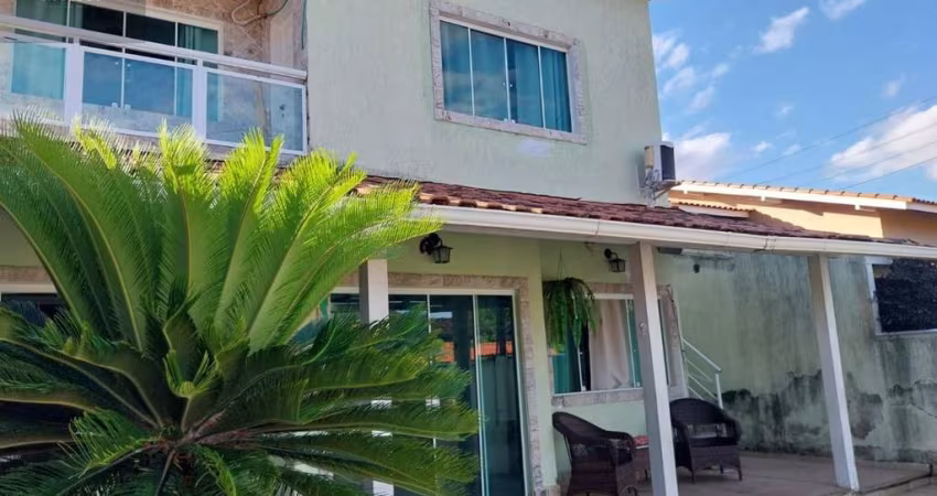 Casa em condomínio fechado com 4 quartos à venda na Rua Irineu Ferreira Pinto, 286, Ponta Grossa, Maricá