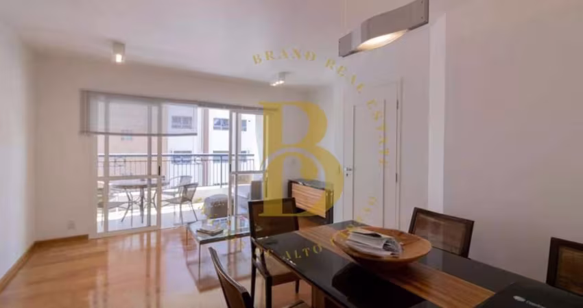 Charmoso apartamento em andar alto, localizado em Moema.