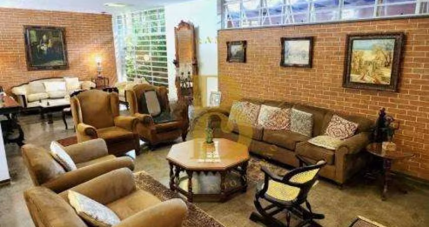 Casa com 380 m², 7 quartos sendo 1 suíte à venda no bairro Alto de Pinheiros.