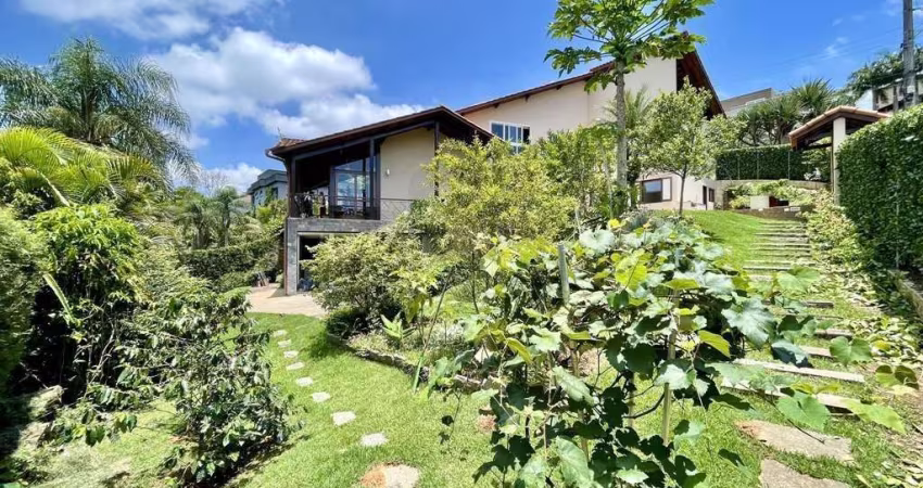 Cond Pq das Artes - 4d/2sts, casa de esquina, semi-térrea, gourmet, lareira e linda vista!