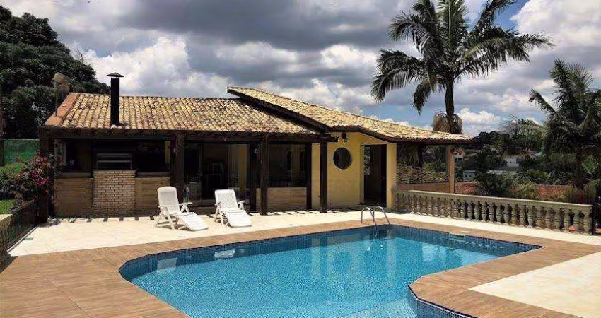 Casa em Cotia - Jardim Passargada - 4 Dormitórios sendo 2 Suítes - 13 Vagas de Garagem