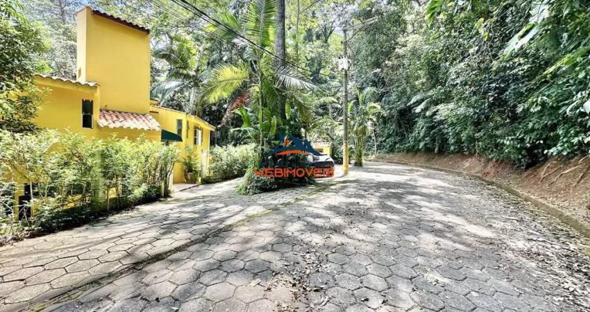 Casa em Condomínio de Luxo em Taboão da Serra-SP: 3 Quartos, 1 Suíte, 4 Salas e 485,50m² - Venda ou Locação no Jardim Três Marias
