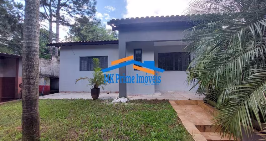 Casa Térrea com 3 Dormitórios sendo 1 Suíte - Piscina e Quintal