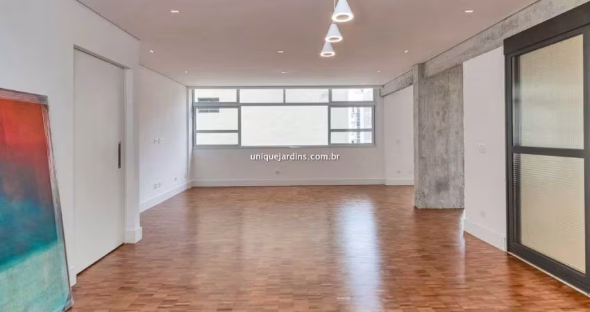 Jardim América: 3 Suítes | 2 Vagas | 213 m² úteis