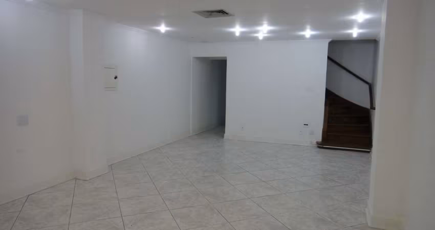 Sobrado de aproximadamente 100m2 a poucos metros da estação Hospital São Paulo