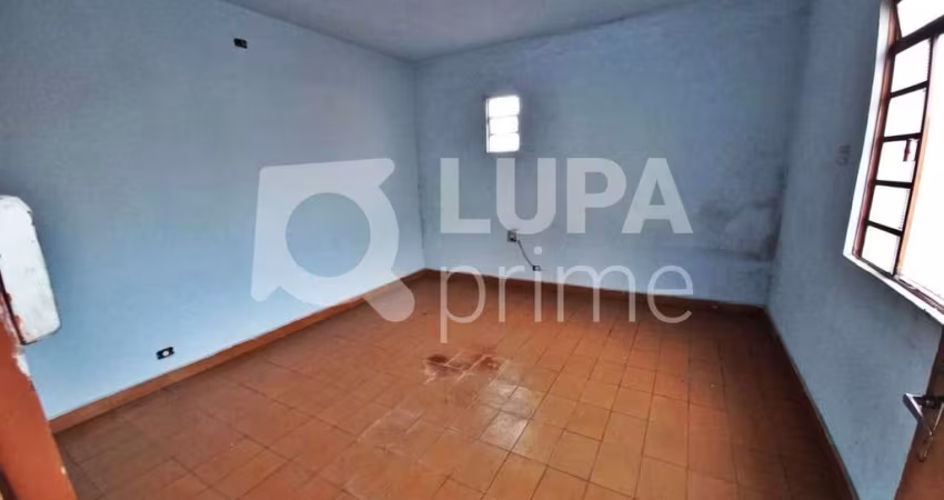 CASA COM 4 QUARTOS E 3 VAGAS DE GARAGEM À VENDA NA VILA MEDEIROS