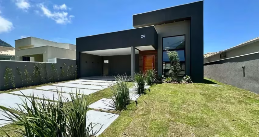 Alugo Excelente Casa em Condomínio Fechado em Maricá.