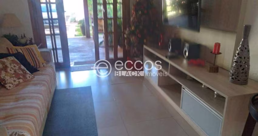 Casa à venda, 3 quartos, 3 suítes, 2 vagas, Presidente Roosevelt - Uberlândia/MG