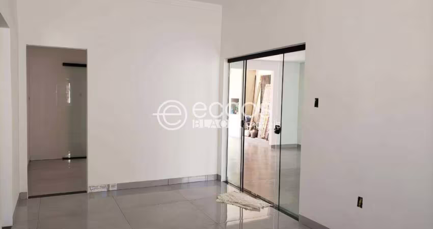 Casa à venda, 3 quartos, 1 suíte, 3 vagas, São Jorge - Uberlândia/MG