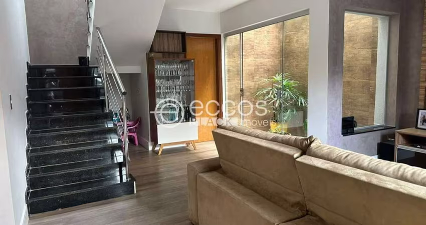 Casa à venda, 3 quartos, 1 suíte, 2 vagas, Granada - Uberlândia/MG