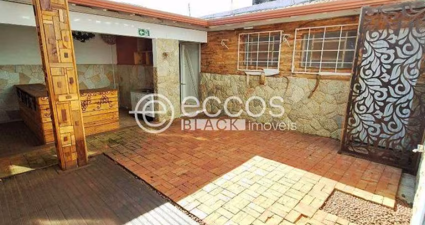 Casa comercial para aluguel, 3 vagas, CENTRO - ARAGUARI/MG