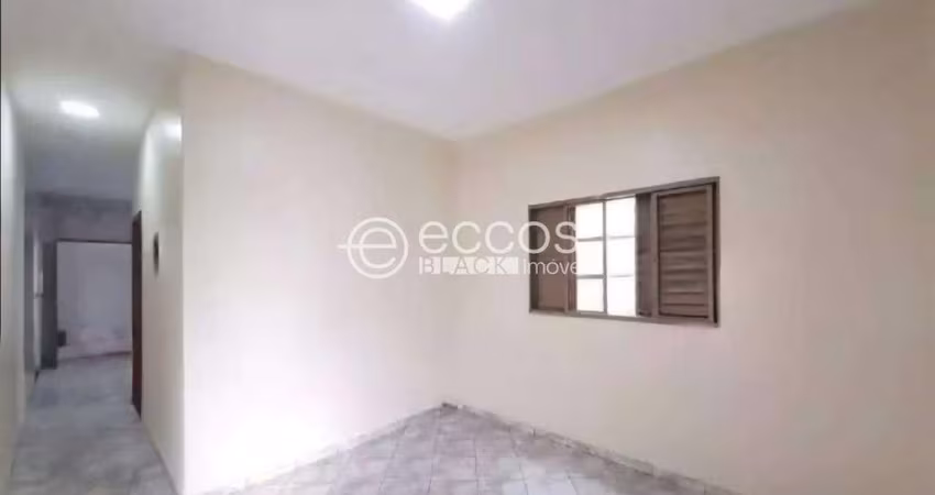 Casa para aluguel, 4 quartos, 1 suíte, 2 vagas, Santa Mônica - Uberlândia/MG