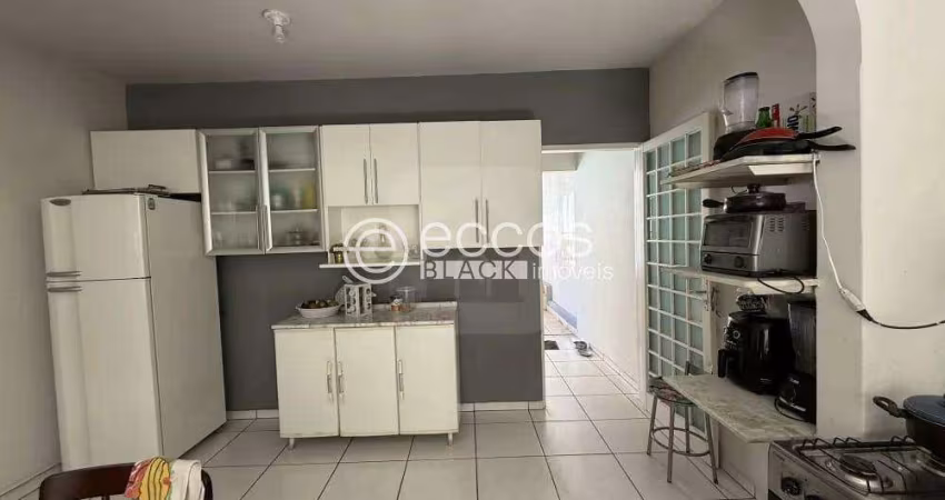 Casa para aluguel, 3 quartos, 1 suíte, 3 vagas, Brasil - Uberlândia/MG