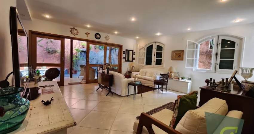 Casa Linear Estilo Italiano em Condomínio Fechado, 3 suítes, Adega, Área Gourmet – Um Jardim Encantador e Conforto Total!