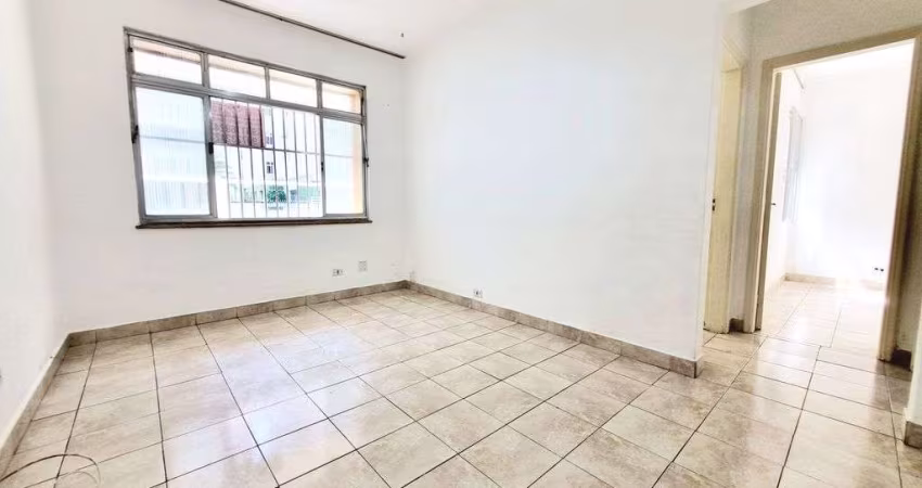 Apartamento térreo na quadra da praia com 2 dormitórios, Á VENDA no boqueirão,