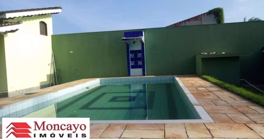 Casa em amplo terreno de 500 ms², na Vila Oceânica