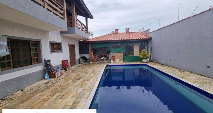 Sobrado médio padrão  com piscina e espaço gourmet - Indaiá