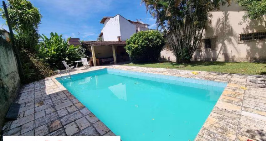 Casa em amplo terreno de 725 ms² - Portal da Fazendinha -Getuba