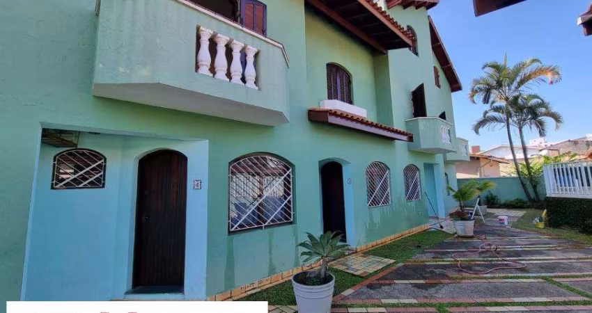 Sobrado triplex em condomínio fechado- com piscina- Financia
