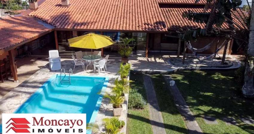 Casa perto do mar - ampla com piscina - Praia das Palmeiras