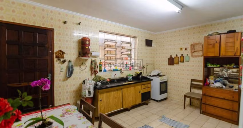 CASA TÉRRE PRÓXIMO A TODO O COMÉRCIO DO BAIRRO !!