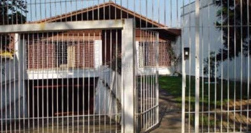 Casa para Venda - 334m², 5 dormitórios, sendo 1 suites, 5 vagas - Três Figueiras