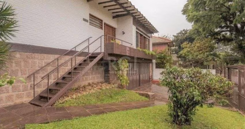 Casa para Venda - 327m², 4 dormitórios, sendo 1 suites, 3 vagas - Chácara das Pedras
