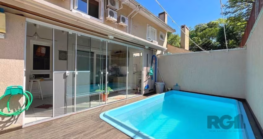 Casa com 134m², 3 dormitórios, sendo 1 suíte, 2 vagas em condomínio fechado