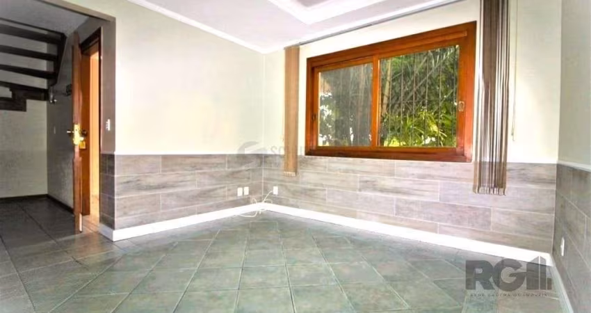 Casa em condomínio 111m² - 3 dormitórios sendo 1 suíte e 4 vagas no bairro Espirito Santo