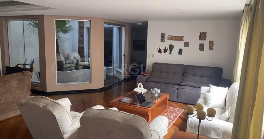 Casa para Venda - 378m², 4 dormitórios, sendo 1 suites, 2 vagas - Chácara das Pedras